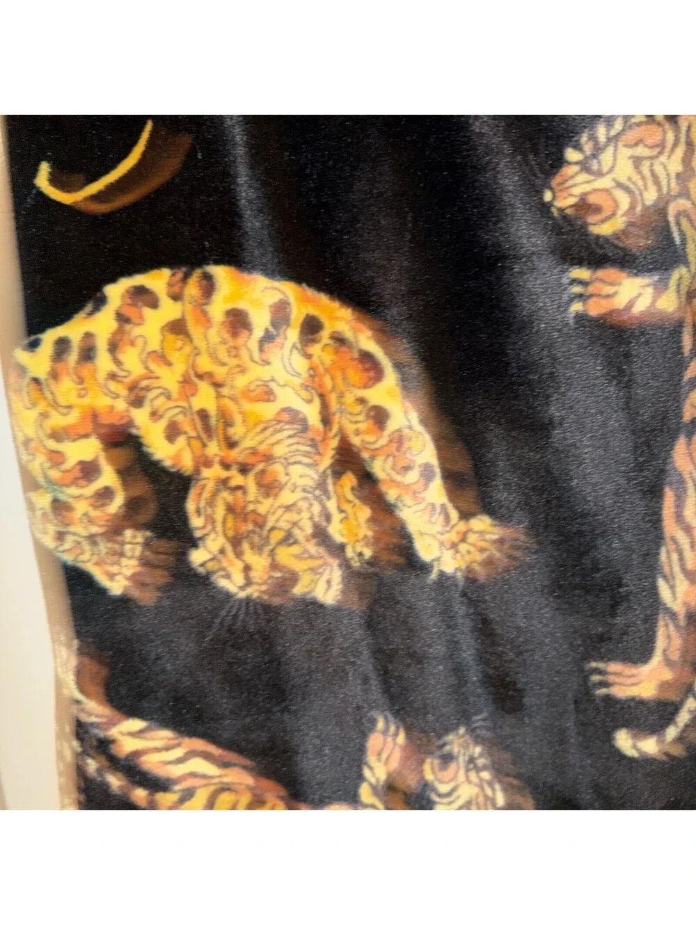 Ed Hardy FULL/QUEEN Tiger Printed Black Throw Blanket Brand New 90x90 in